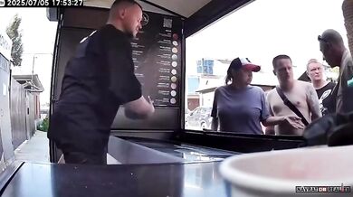 Konflikt u stánku s občerstvením