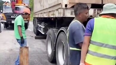 Kdo zapomněl zatáhnout ruční brzdu...?