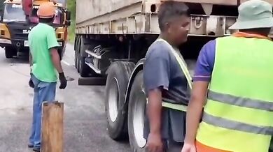 Kdo zapomněl zatáhnout ruční brzdu...?