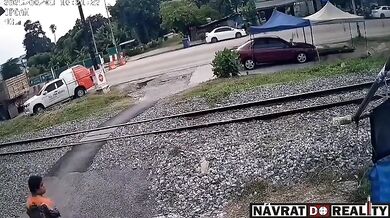 Smrtelná nehoda skútraře přejíždějícího přes železniční přejezd