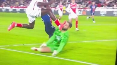 Tvrdý zásah v utkání PSG proti Monaku