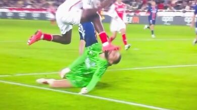 Tvrdý zásah v utkání PSG proti Monaku