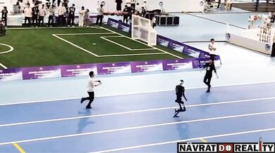 Nehoda robotického závodníka při běhu na 1500 metrů