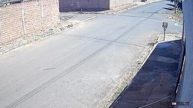 Šestnáctiletého motorkáře srazila a vláčela kamionová souprava