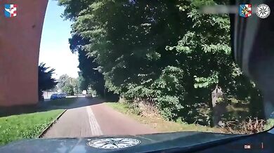 Auto ujíždějící policii na Olomoucku smetl vlak