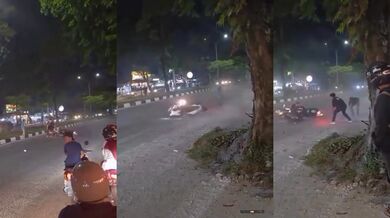 Kuriózní situace skútru a motorky při nehodě