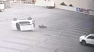 Kuriózná nehoda na parkovišti