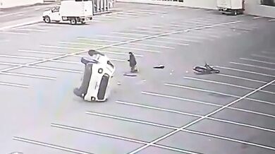 Kuriózná nehoda na parkovišti