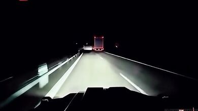 Jak vypadá 700 000 lumenů na autě?