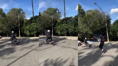 Žena učící se wheelie na motorce