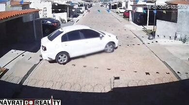 Auto přejelo chlapce, ten vyvázl jen s poraněním nosu