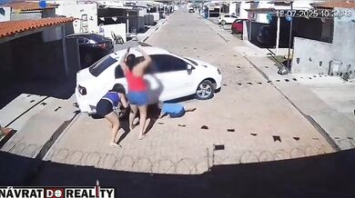Auto přejelo chlapce, ten vyvázl jen s poraněním nosu