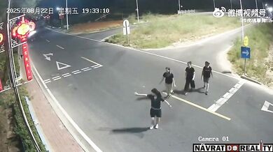 Neopatrné přecházení silnice skončilo vážnou nehodou