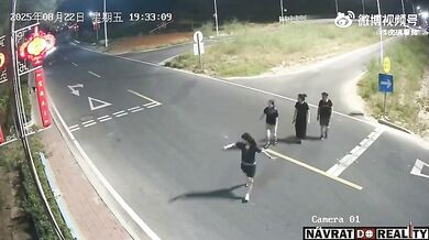 Neopatrné přecházení silnice skončilo vážnou nehodou