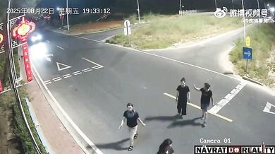 Neopatrné přecházení silnice skončilo vážnou nehodou