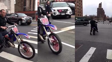 Policista NYPD havaroval na terénní motorce v Harlemu