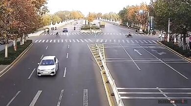 Tesla v Číně zabránila nehodě díky autopilotovi