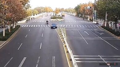 Tesla v Číně zabránila nehodě díky autopilotovi