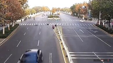 Tesla v Číně zabránila nehodě díky autopilotovi