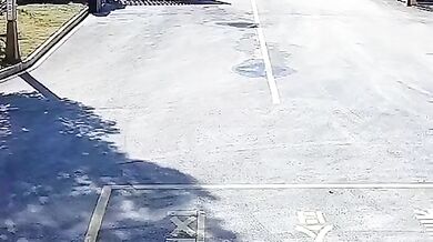 Řidič v Číně odvezl hořící nákladní vůz přímo k hasičům