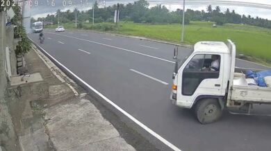 Také způsob, jak předejít zraněním při nevyhnutelné srážce s náklaďákem