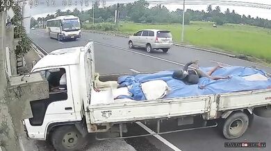 Také způsob, jak předejít zraněním při nevyhnutelné srážce s náklaďákem