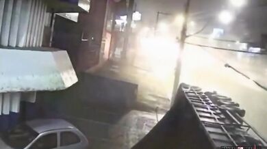 Řidič automobilu jen o fous unikl nehodě kamionu