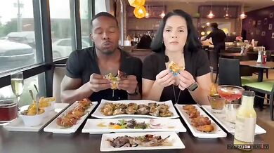 Food bloggeři natočili recenzi, kterou přerušila autonehoda