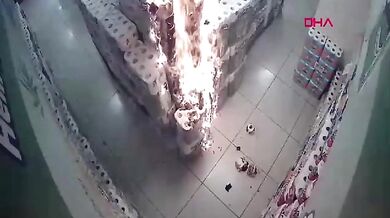 Desetiletý chlapec způsobil požár v supermarketu v Burse