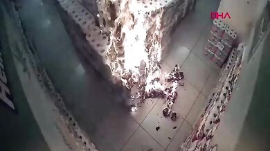 Desetiletý chlapec způsobil požár v supermarketu v Burse