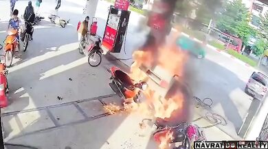 Řidič Mercedesu omylem zacouval do čerpací stanice