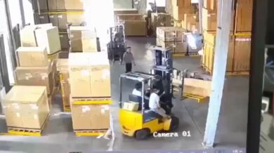 Prank na spícího kolegu nevyšel podle plánu