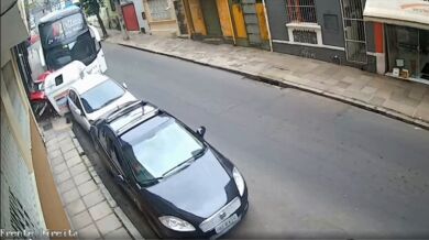 Nehoda autobusu bez řidiče v Porto Alegre