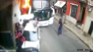 Nehoda autobusu bez řidiče v Porto Alegre