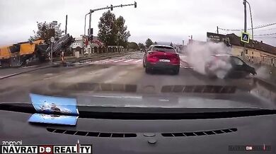 Sloup zachránil chodce před možnou tragickou srážkou