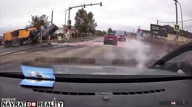 Sloup zachránil chodce před možnou tragickou srážkou