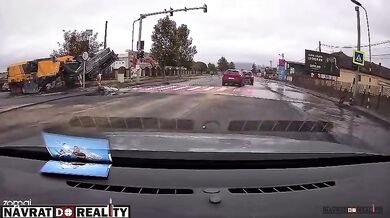 Sloup zachránil chodce před možnou tragickou srážkou