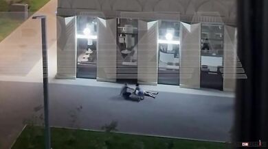 Muž v Moskvě udeřil manželku za to, že šla do baru bez jeho svolení