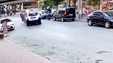 Střet vyjíždějícího automobilu s motorkářem