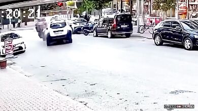 Střet vyjíždějícího automobilu s motorkářem