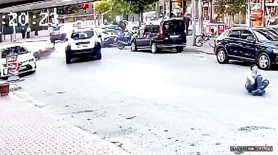 Střet vyjíždějícího automobilu s motorkářem