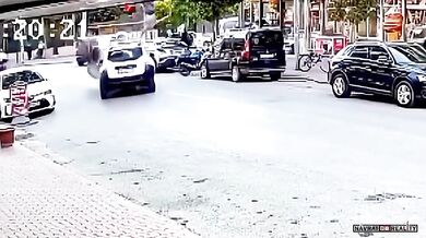 Střet vyjíždějícího automobilu s motorkářem