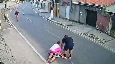 Běžec sražen motorkou v plné rychlosti