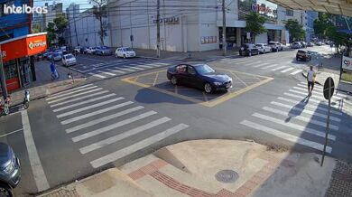 Dramatická nehoda v Maringá: Auto nedalo přednost a srazilo motorkáře