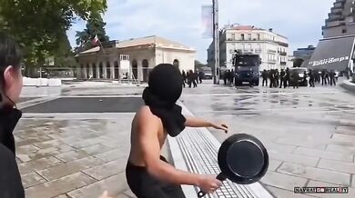 Masové protesty „Block Everything“ ochromily Francii