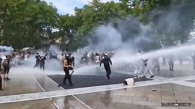 Masové protesty „Block Everything“ ochromily Francii