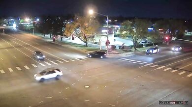 Opilý řidič narazil do policejního auta