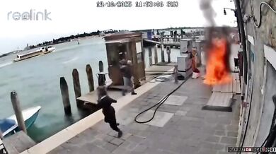 Bezdomovkyně v Benátkách zapálila kartony u benzínové pumpy