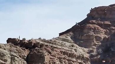 Dva freestyle jezdci skončili v nemocnici po těžkých pádech na Red Bull Rampage