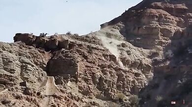 Dva freestyle jezdci skončili v nemocnici po těžkých pádech na Red Bull Rampage